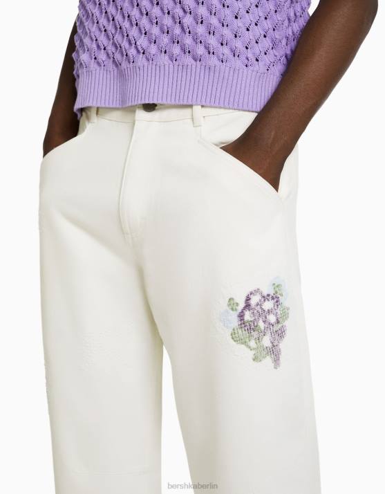 Weiss Bershka Männer Zerrissene, bestickte Baumwollhose H00J3264