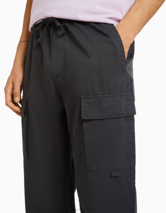 grau Bershka Männer Cargohose aus Popeline H00J3261
