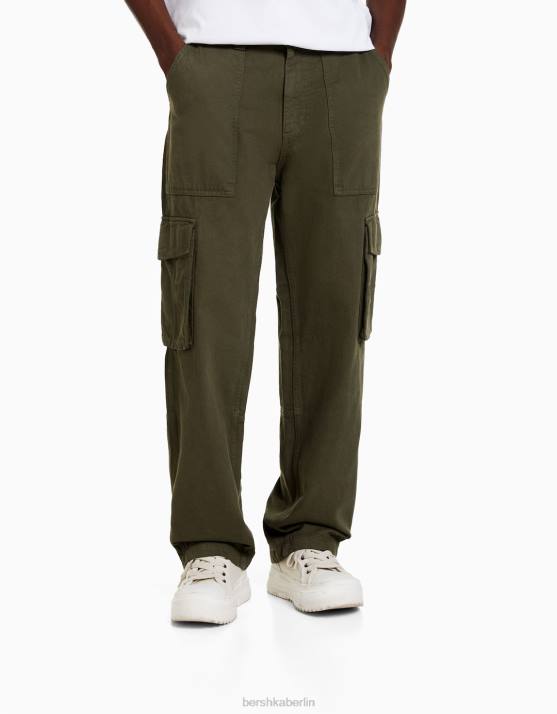 khaki Bershka Männer Cargohose aus Baumwolle mit weitem Bein H00J3247