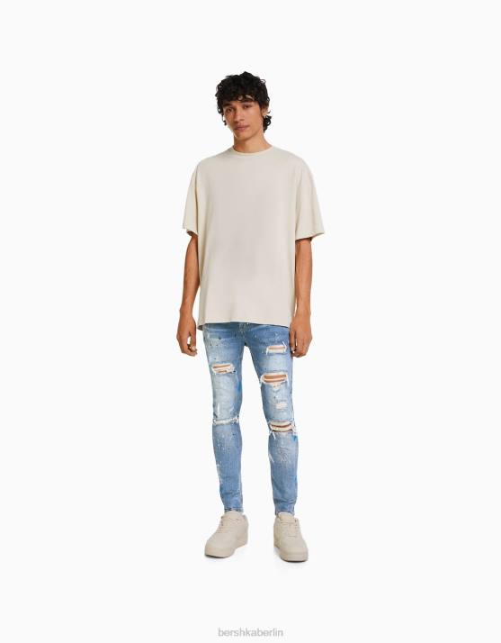 Blau Bershka Männer Zerrissene Röhrenjeans mit Farbspritzern H00J3172