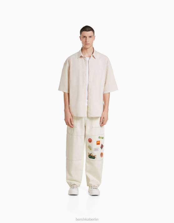 Creme Bershka Männer Carpenter-Jeans mit Patches H00J3155