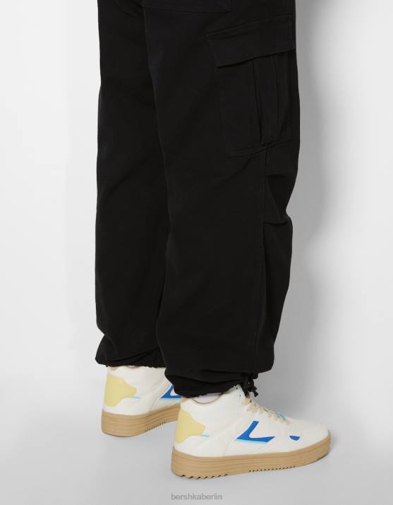 Schwarz Bershka Männer Cargo-Fallschirmjeans H00J3203