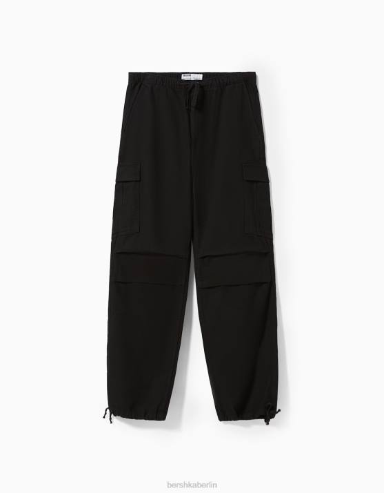Schwarz Bershka Männer Cargo-Fallschirmjeans H00J3203