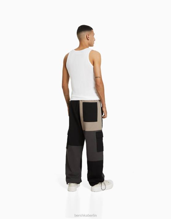 Schwarz Bershka Männer Cargo-Jogginghose in Farbblockoptik H00J3128