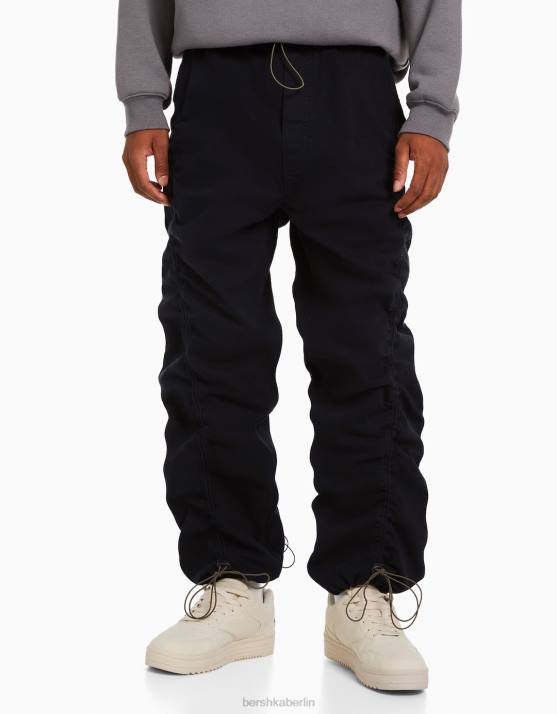 Schwarz Bershka Männer Geraffte Fallschirm-Sweatjeans H00J3114