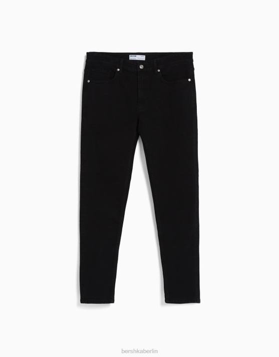 Schwarz Bershka Männer Karottenjeans H00J3157