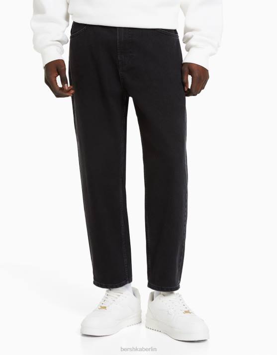 Schwarz Bershka Männer locker sitzende Jeans H00J3164