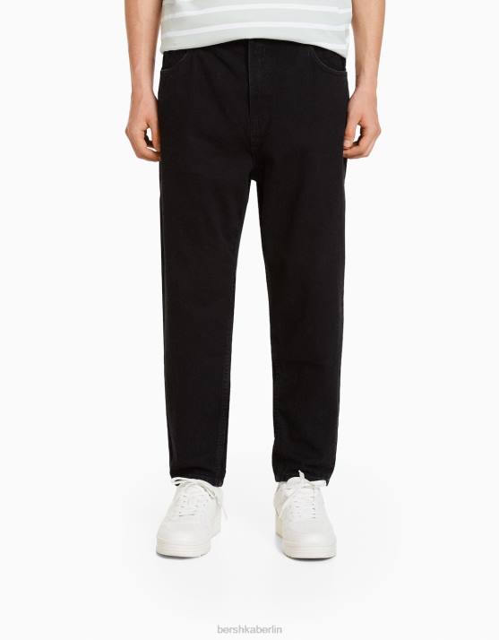 Schwarz Bershka Männer locker sitzende Jeans H00J3198