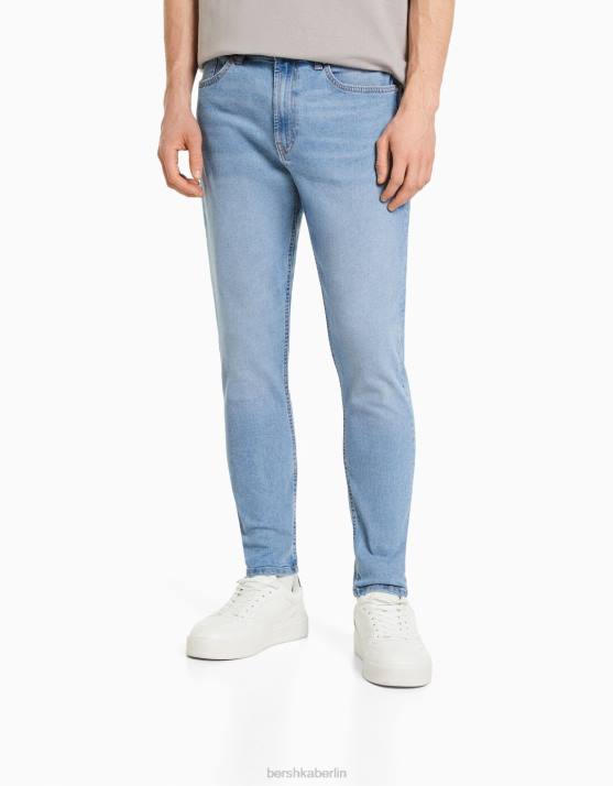 hellblau Bershka Männer Karottenjeans H00J3181