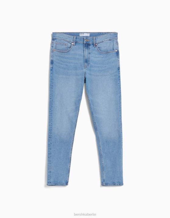 hellblau Bershka Männer Karottenjeans H00J3181