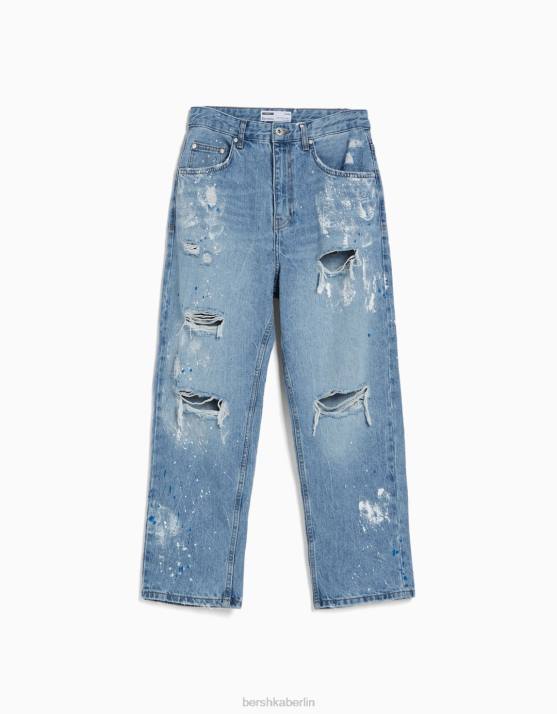 hellblau Bershka Männer Locker sitzende Jeans mit Farbspritzern und Rissen H00J3145