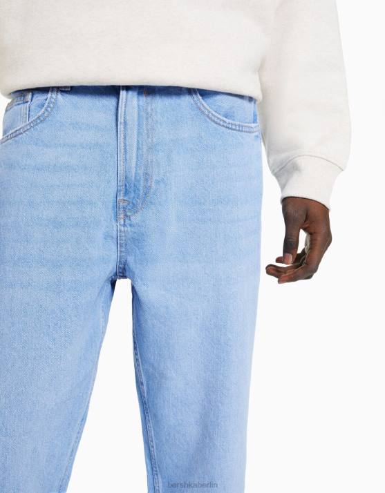 hellblau Bershka Männer locker sitzende Jeans H00J3162