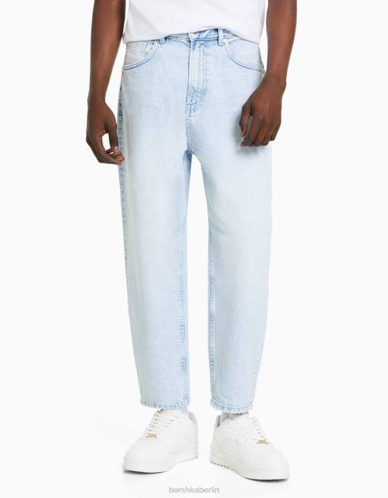 hellblau Bershka Männer locker sitzende Jeans H00J3163