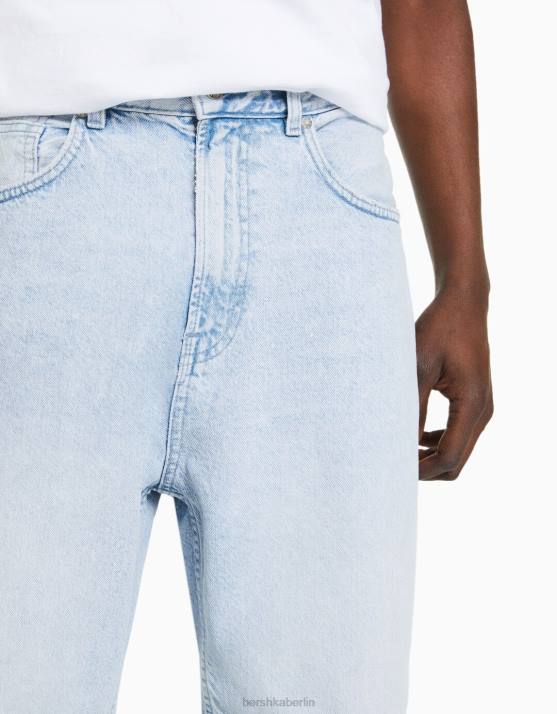 hellblau Bershka Männer locker sitzende Jeans H00J3163