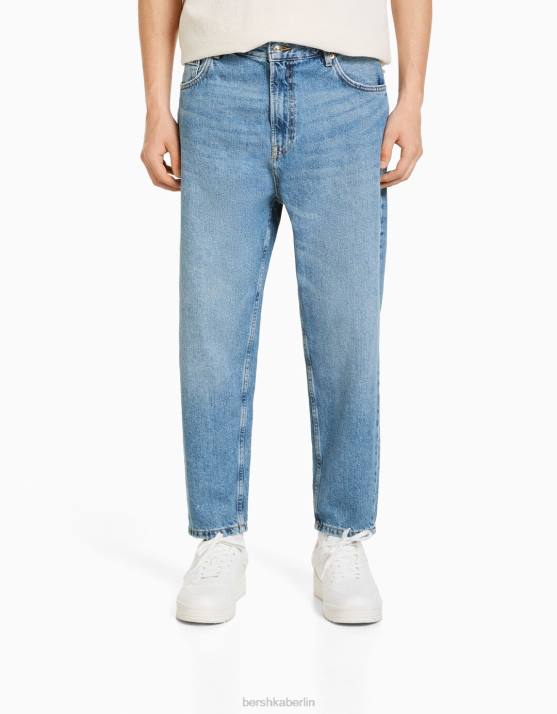 hellblau Bershka Männer locker sitzende Jeans H00J3199