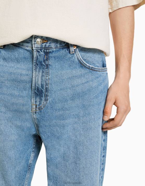 hellblau Bershka Männer locker sitzende Jeans H00J3199
