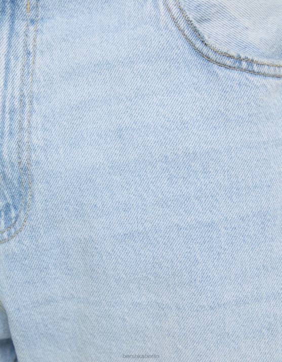 hellblau Bershka Männer locker sitzende Jeans H00J3461