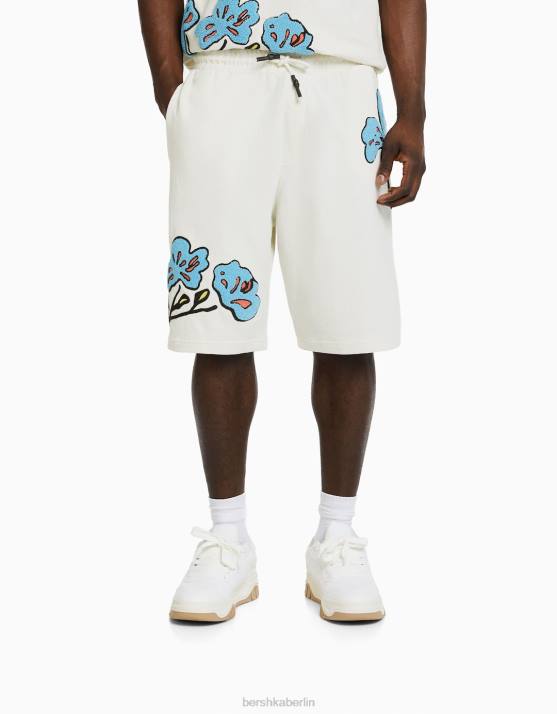 Creme Bershka Männer Bermudashorts mit Patches H00J3349