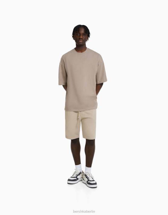 Kamel Bershka Männer Basic-Plüsch-Bermudashorts H00J3318