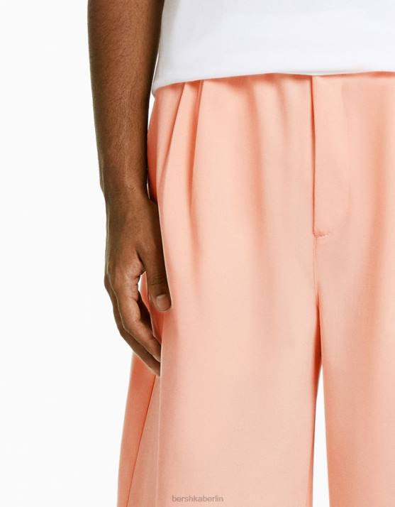 Rosa Bershka Männer Taillierte Bermudashorts mit weitem Bein H00J3371