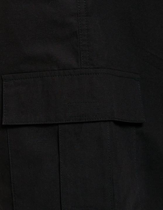 Schwarz Bershka Männer Bermudashorts aus Fallschirmpopeline H00J3439