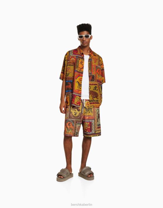 braun Bershka Männer Bedruckte Bermudashorts H00J3312