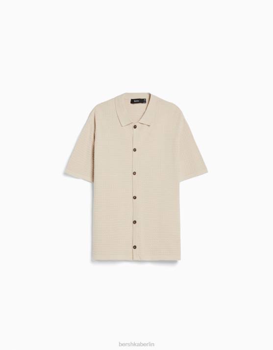 Creme Bershka Männer Set aus strukturiertem Strickhemd und Bermudashorts H00J3440