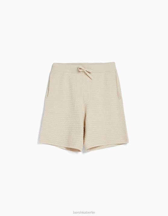 Creme Bershka Männer Set aus strukturiertem Strickhemd und Bermudashorts H00J3440