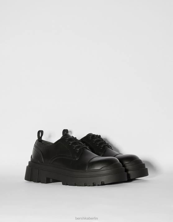 Schwarz Bershka Männer Abendschuhe mit Profilsohle H00J3458