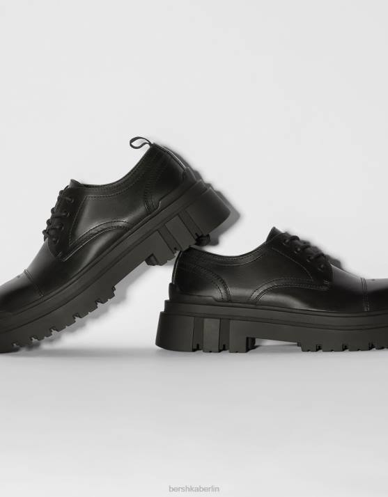 Schwarz Bershka Männer Abendschuhe mit Profilsohle H00J3458