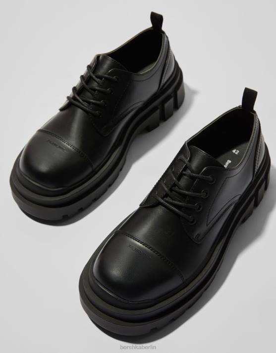 Schwarz Bershka Männer Abendschuhe mit Profilsohle H00J3458