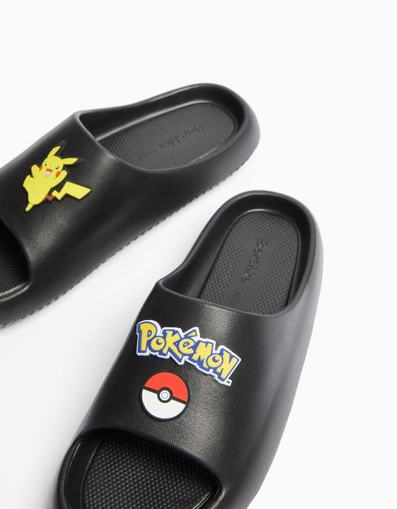 Schwarz Bershka Männer Pokémon-Sandalen H00J3549