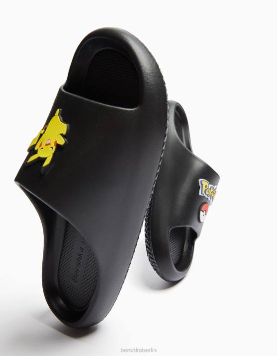Schwarz Bershka Männer Pokémon-Sandalen H00J3550