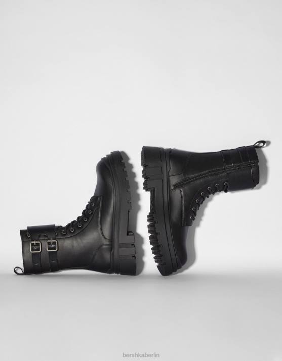 Schwarz Bershka Männer Schnürstiefel mit Schnallen H00J3462