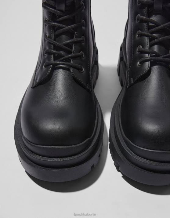 Schwarz Bershka Männer Schnürstiefel mit Schnallen H00J3462