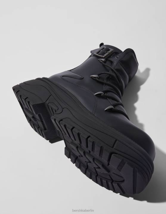 Schwarz Bershka Männer klobige Stiefel mit Schnallen H00J3577