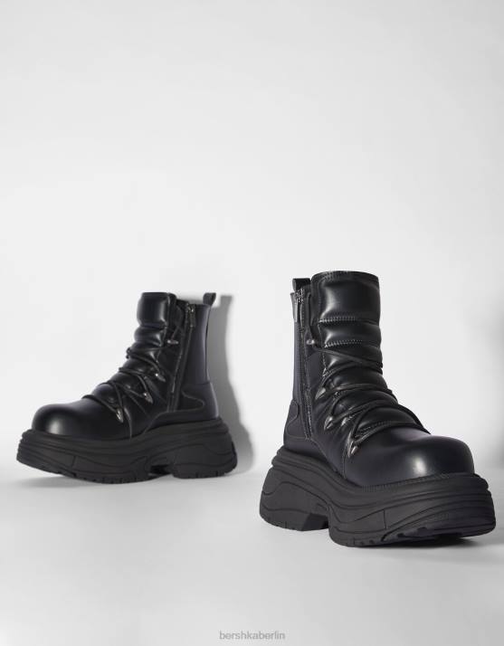 Schwarz Bershka Männer klobige Stiefel mit Schnallen H00J3577