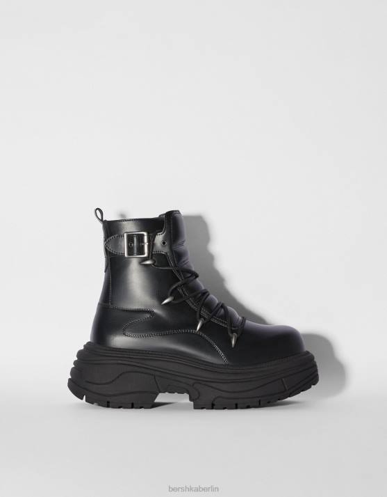 Schwarz Bershka Männer klobige Stiefel mit Schnallen H00J3577