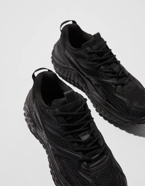 Schwarz Bershka Männer Sneakers mit Nietensohle H00J3535