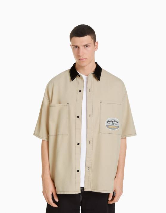 Creme Bershka Männer Kurzärmliges Denim-Arbeiterhemd H00J2882