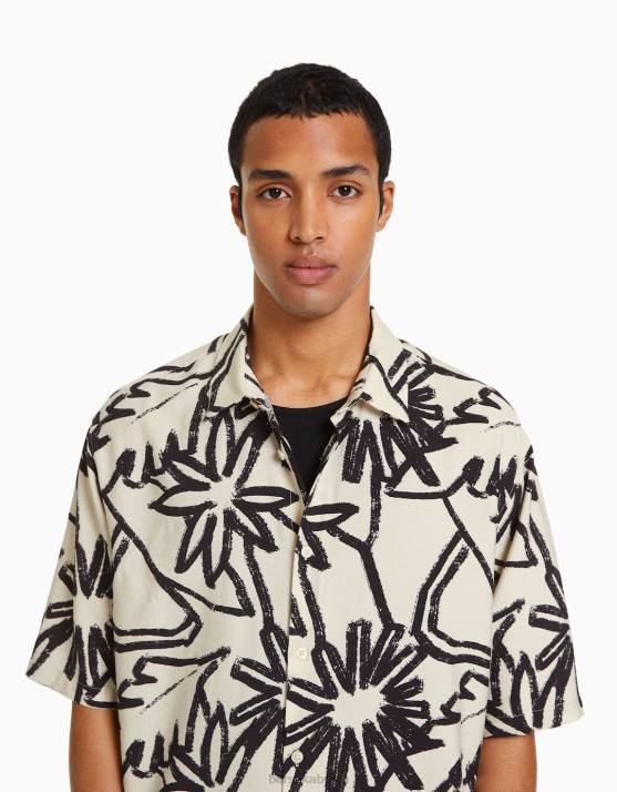 Creme Bershka Männer Kurzarmhemd mit rustikalem Aufdruck H00J2890