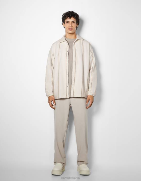 Creme Bershka Männer gestreiftes Überhemd H00J2938