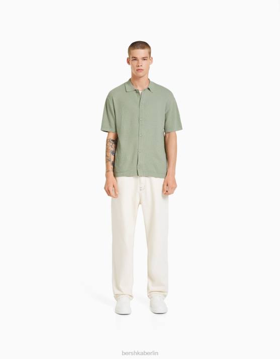 Grün Bershka Männer Strukturiertes Kurzarm-Strickhemd H00J2901