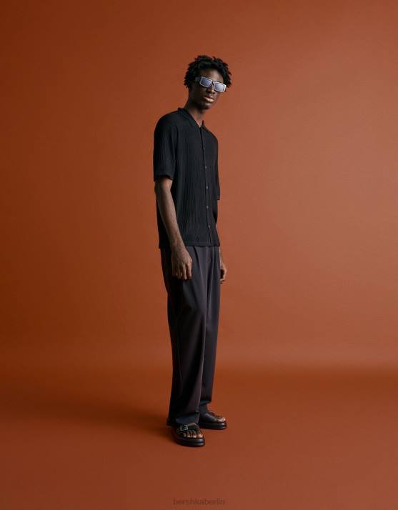 Schwarz Bershka Männer Basic-Kurzarm-Lochstrickhemd H00J2924