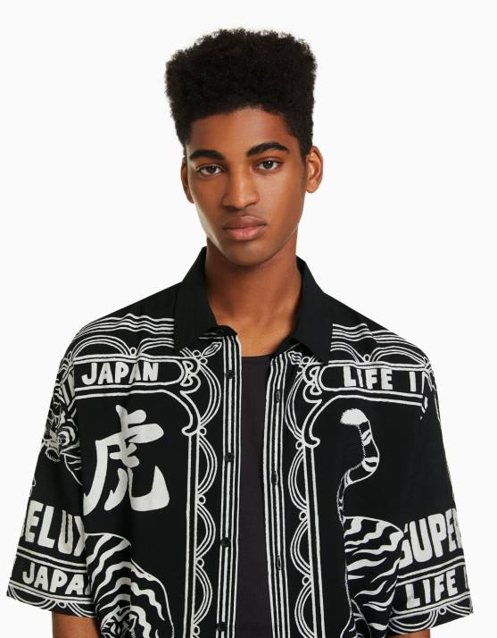 Schwarz Bershka Männer Bedrucktes Kurzarmhemd H00J2860