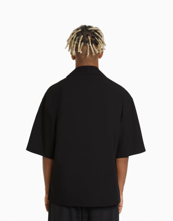 Schwarz Bershka Männer Kurzarmhemd mit Kragen H00J3033