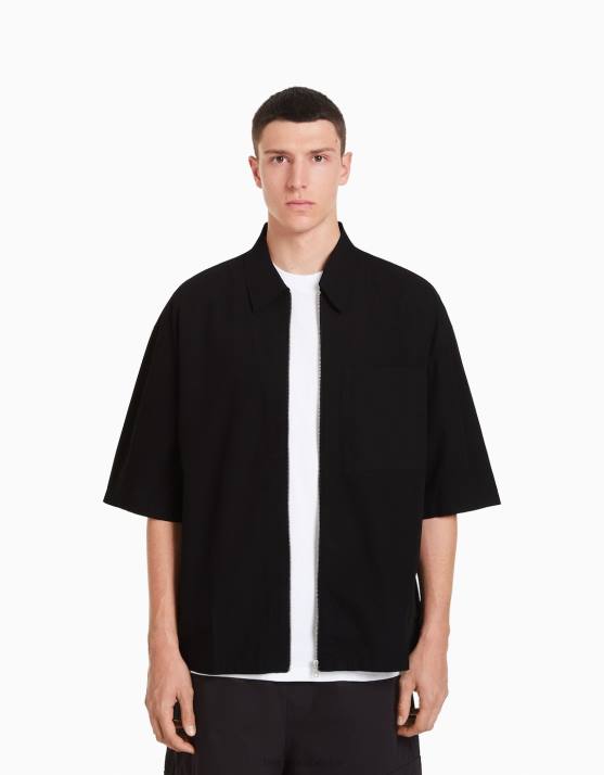 Schwarz Bershka Männer Kurzarmshirt mit Reißverschluss H00J2912