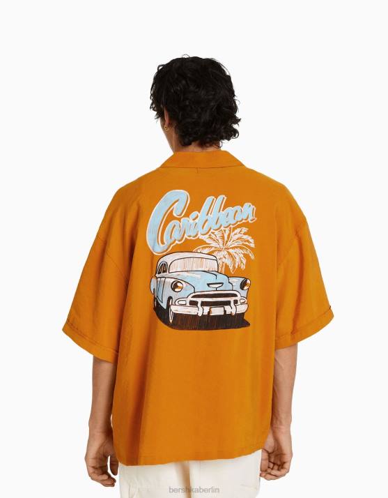 Senf Bershka Männer Kurzarmshirt mit Rückenaufdruck H00J2914