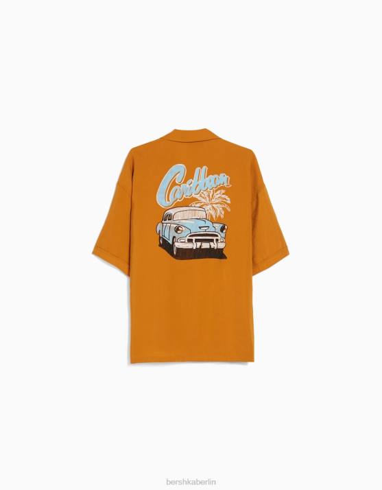 Senf Bershka Männer Kurzarmshirt mit Rückenaufdruck H00J2914