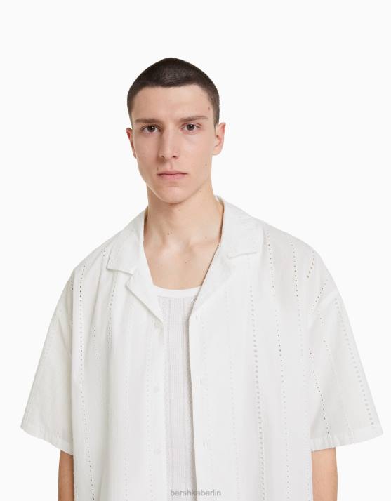 Weiss Bershka Männer Kurzärmliges Hemd mit entspannter Passform und Schweizer Stickerei H00J2923